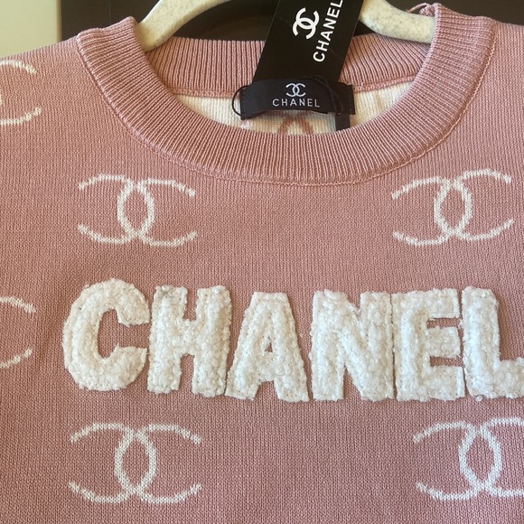 Brand new sweater SOLD SOLD SOLD - Picture 3 of 4